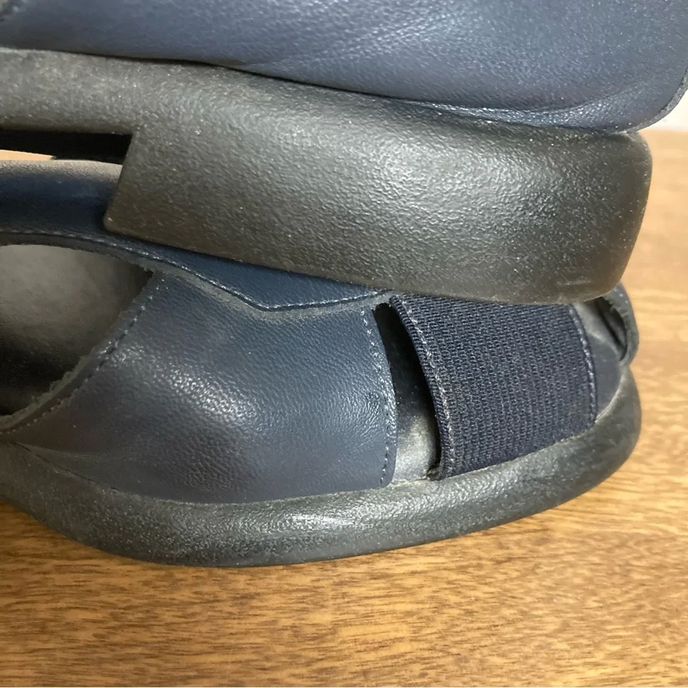 5/$15 Used Studio Collection Navy Blue Leather Sandals 7.5